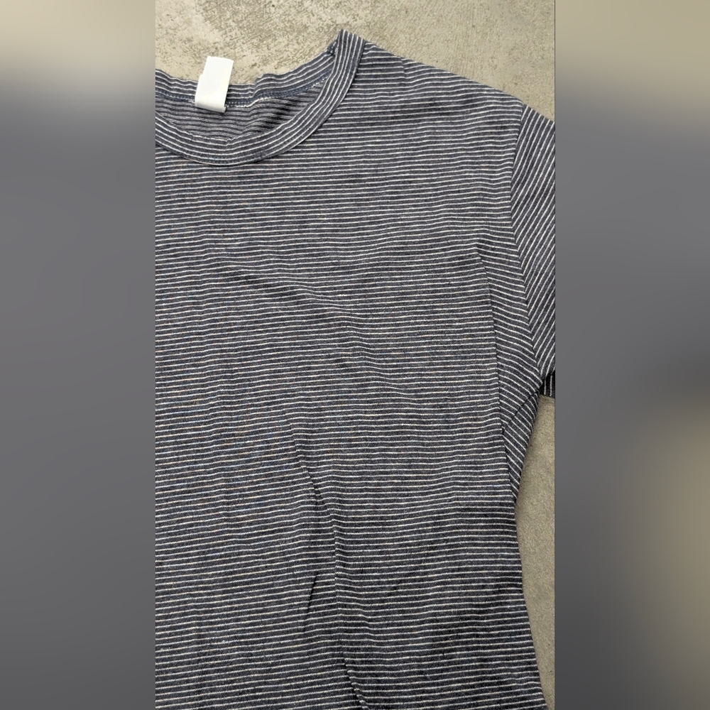 Altenative Striped Gray T-Shirt, Medium